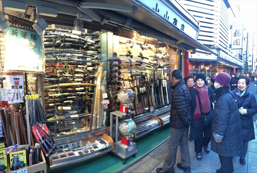 20150125-17-05 Nakamise Shopping Street